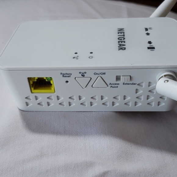Wifi Range Extender - Picture 3 of 3